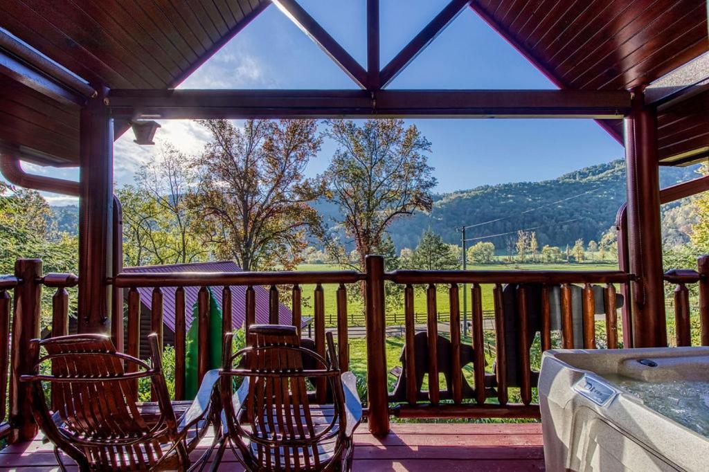 Papa Bear, Hot Tub, Wifi, 1089 Free Tickets Each Paid Day, Dollywood And More Sevierville Exterior foto