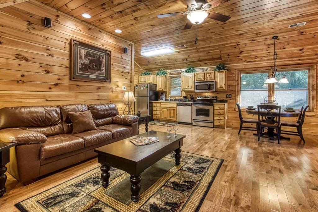 Papa Bear, Hot Tub, Wifi, 1089 Free Tickets Each Paid Day, Dollywood And More Sevierville Exterior foto